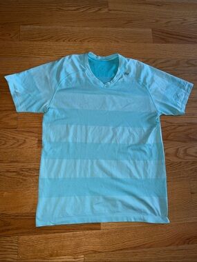 Lululemon Aqua Turquoise Stripe Metal Vent Tech V-neck Short sleeve Shirt Size L